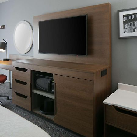Hampton Inn Dubuque Exteriör bild