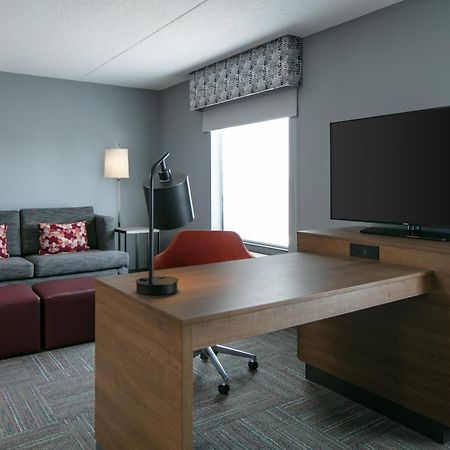 Hampton Inn Dubuque Exteriör bild