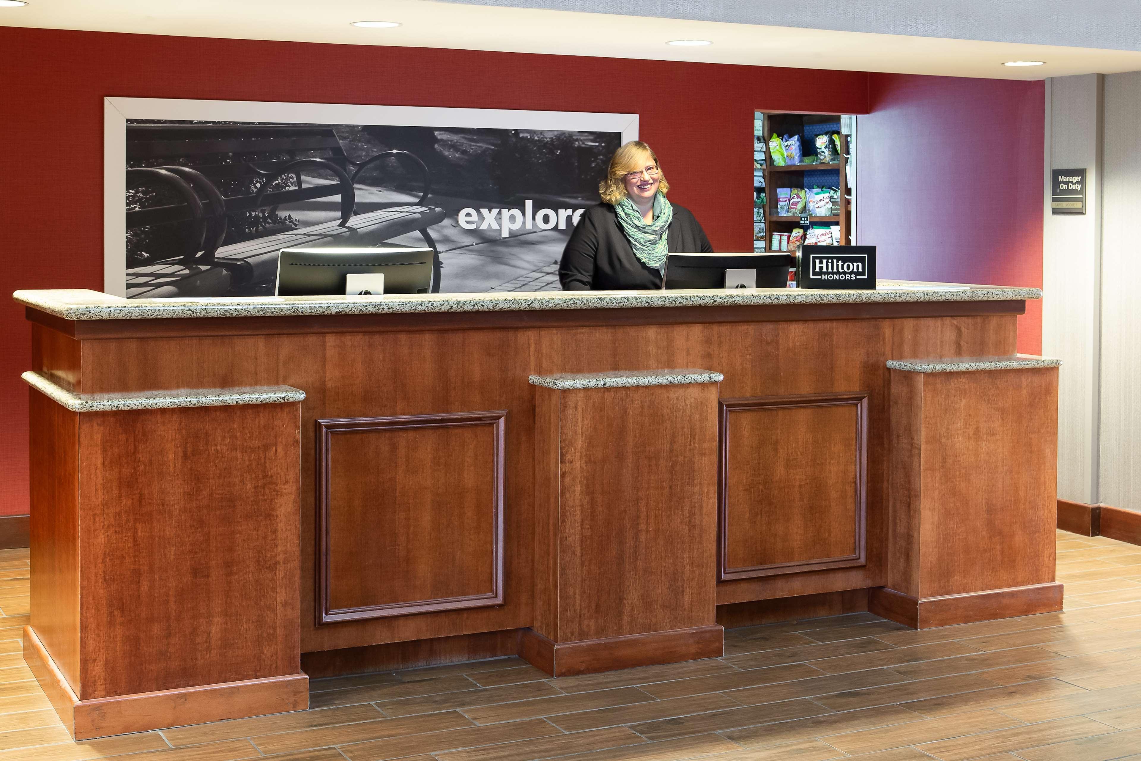 Hampton Inn Dubuque Exteriör bild