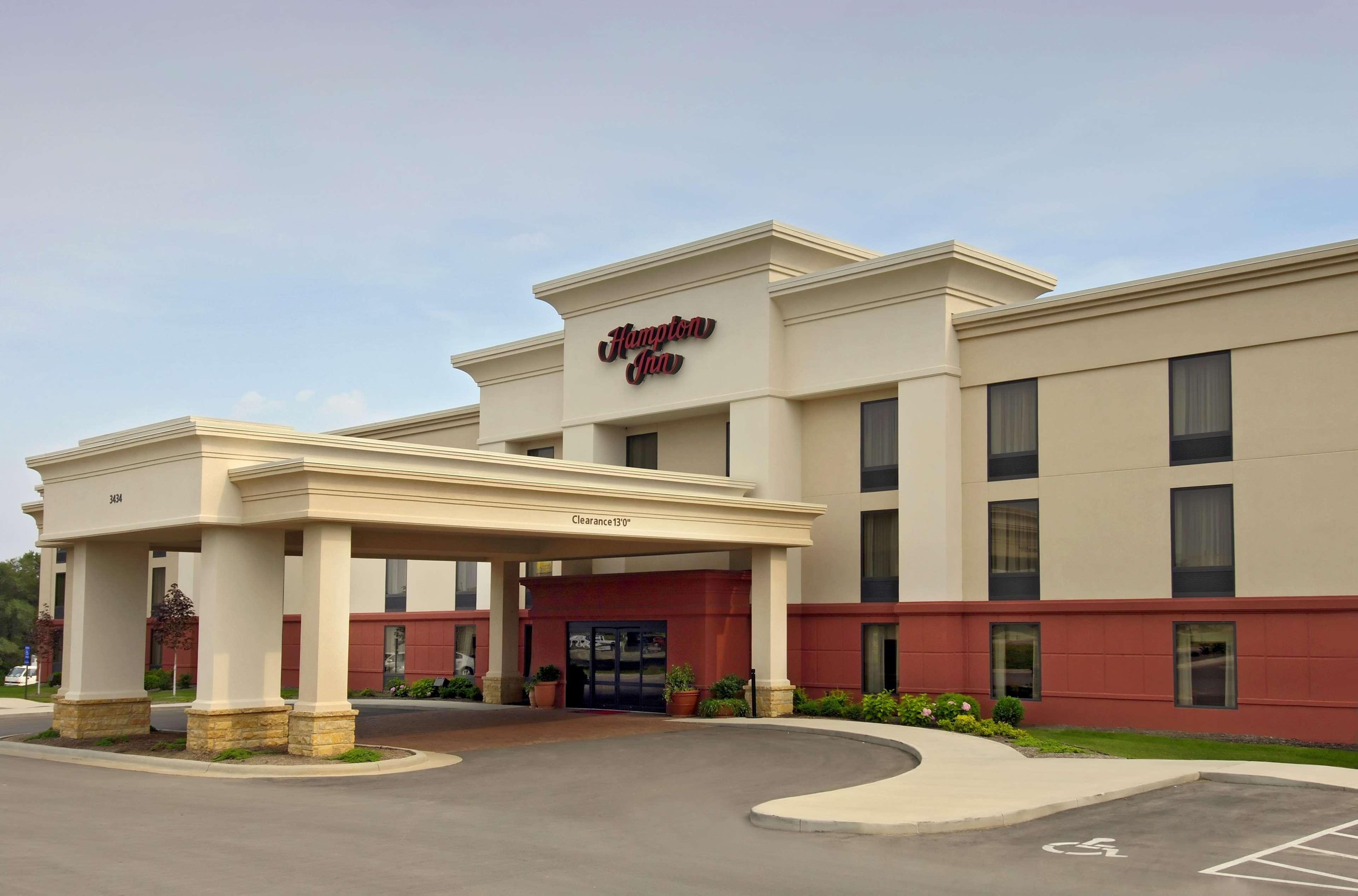 Hampton Inn Dubuque Exteriör bild