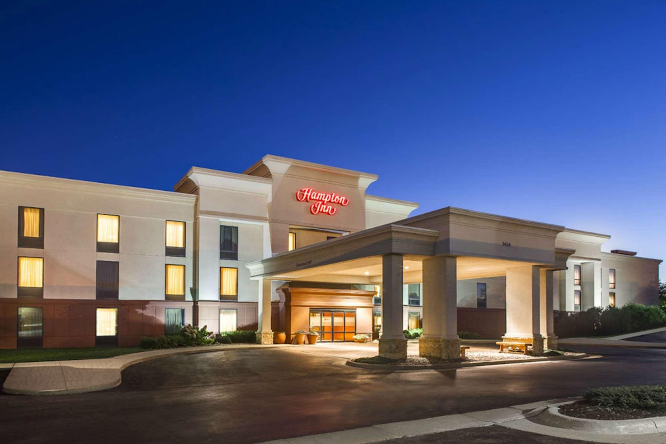 Hampton Inn Dubuque Exteriör bild