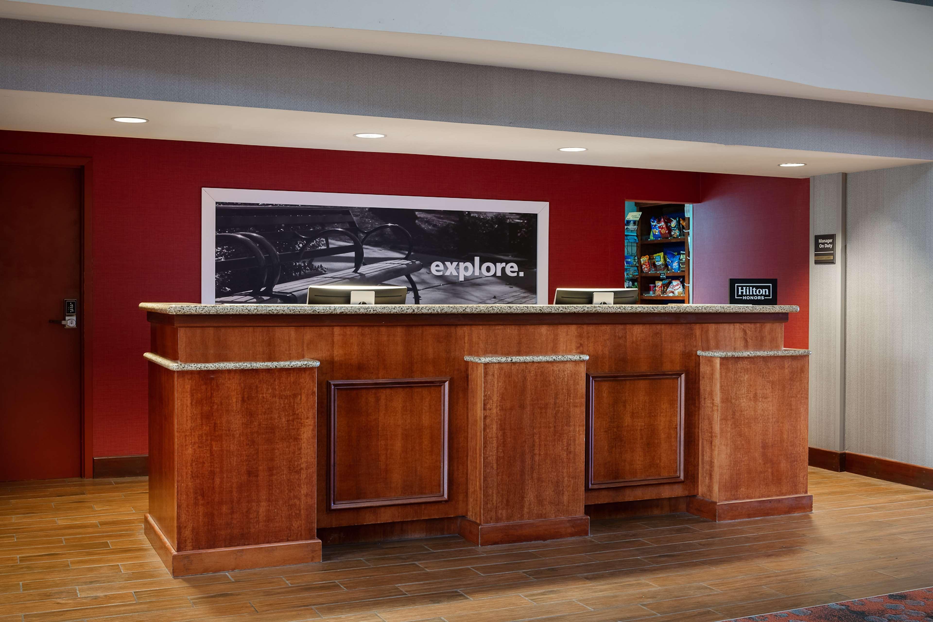 Hampton Inn Dubuque Exteriör bild