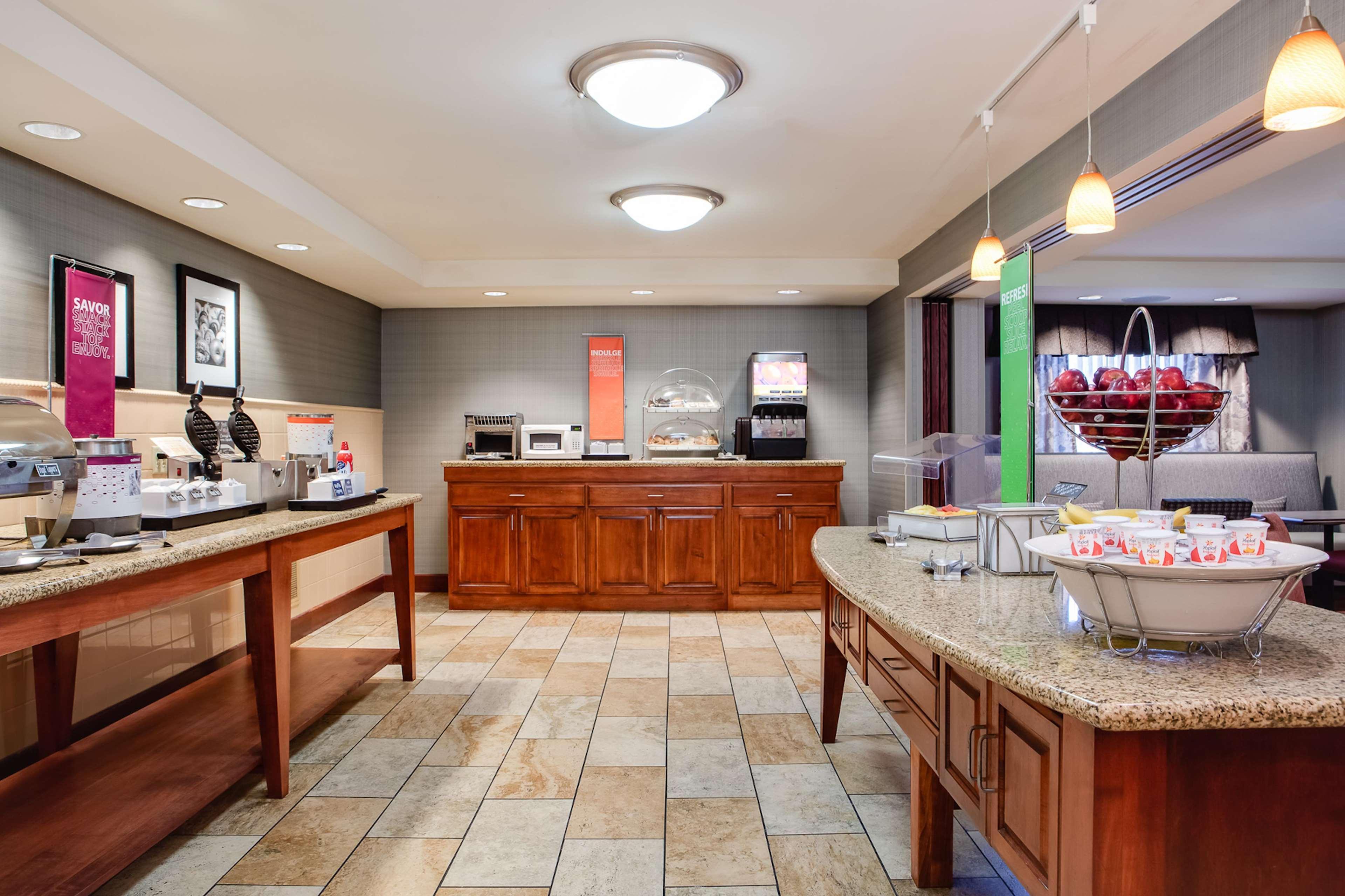 Hampton Inn Dubuque Exteriör bild