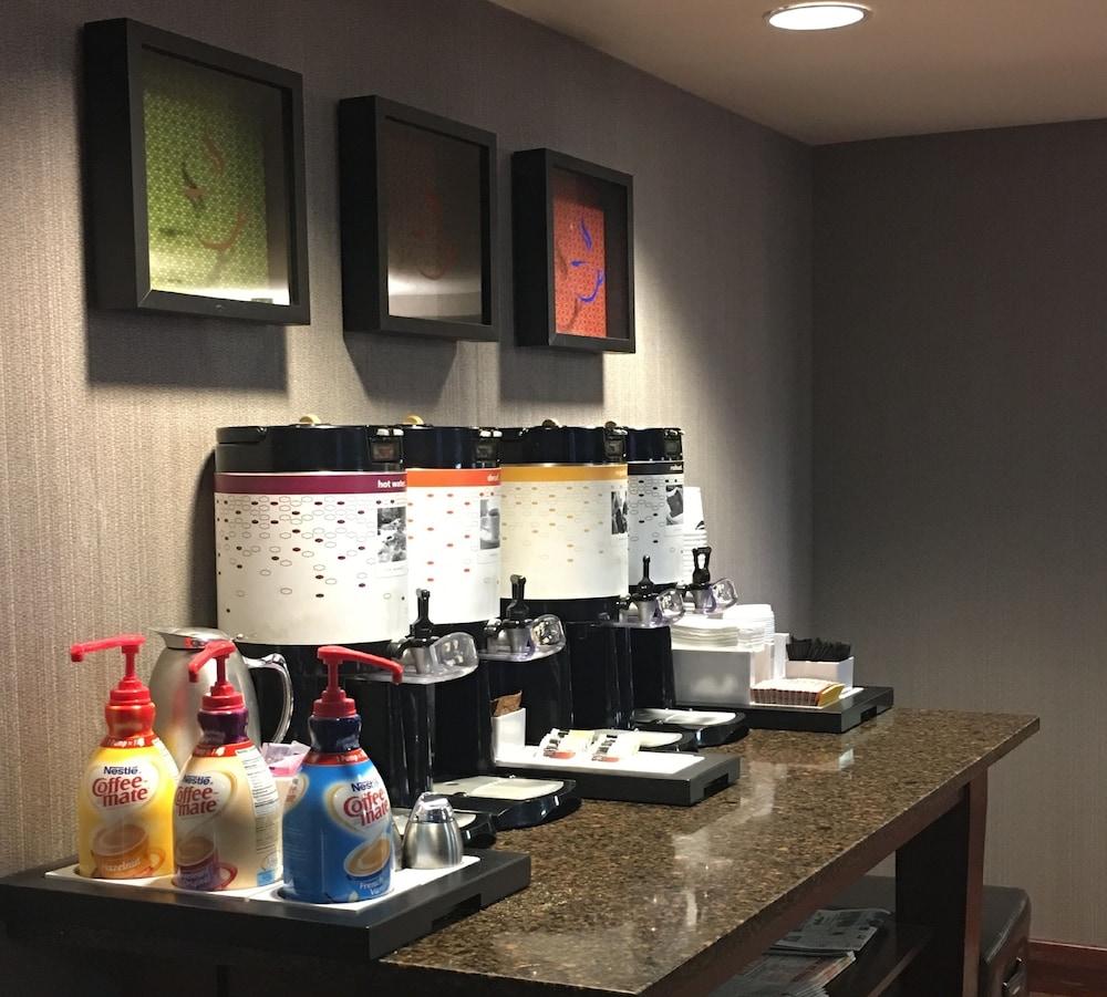 Hampton Inn Dubuque Exteriör bild