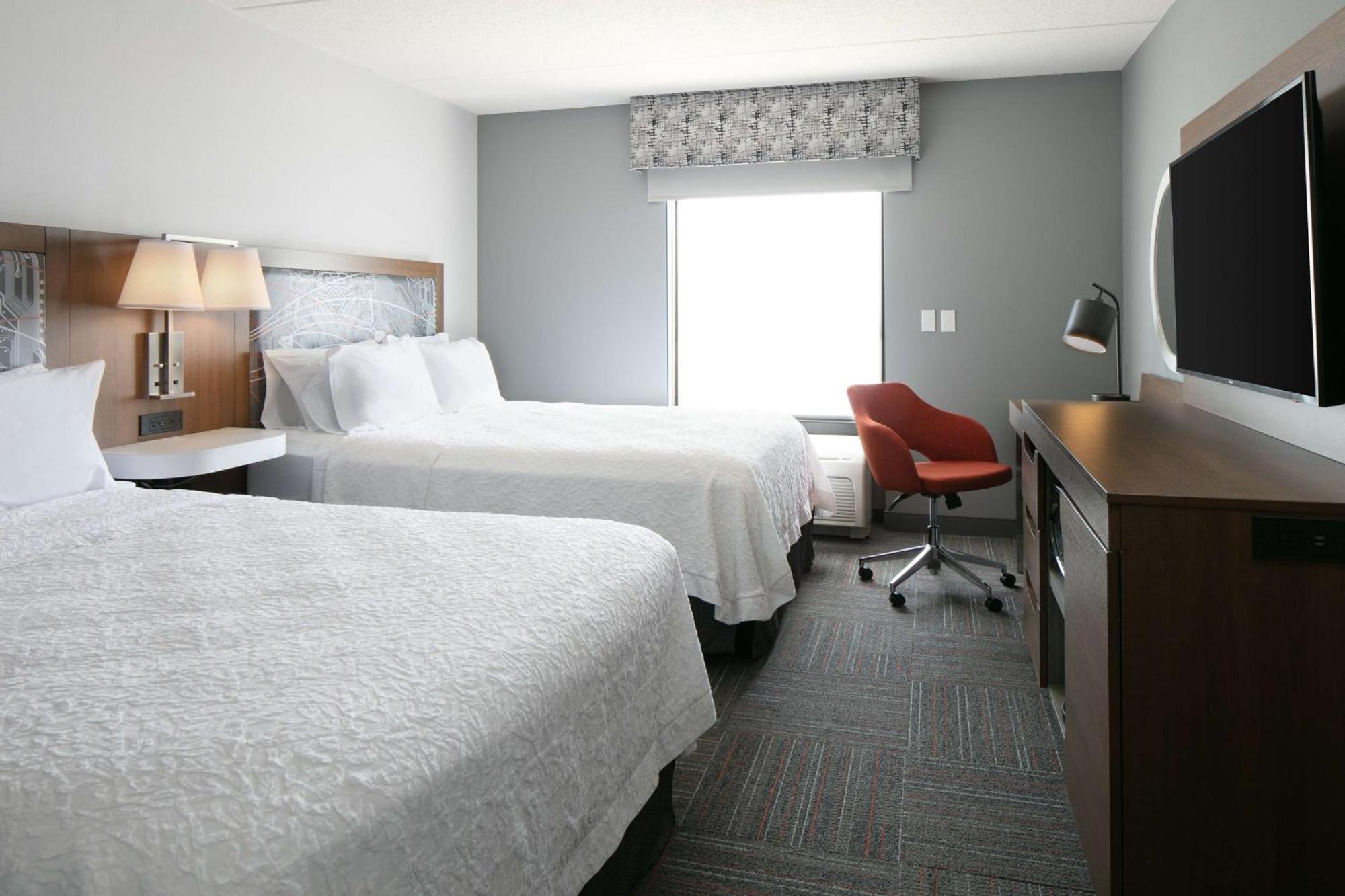 Hampton Inn Dubuque Exteriör bild