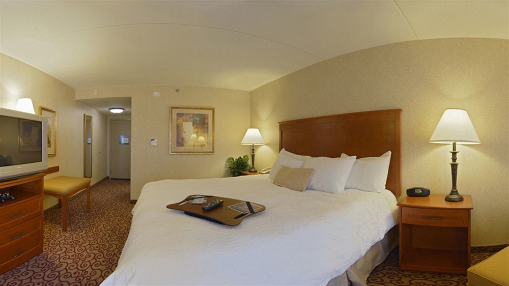 Hampton Inn Dubuque Exteriör bild
