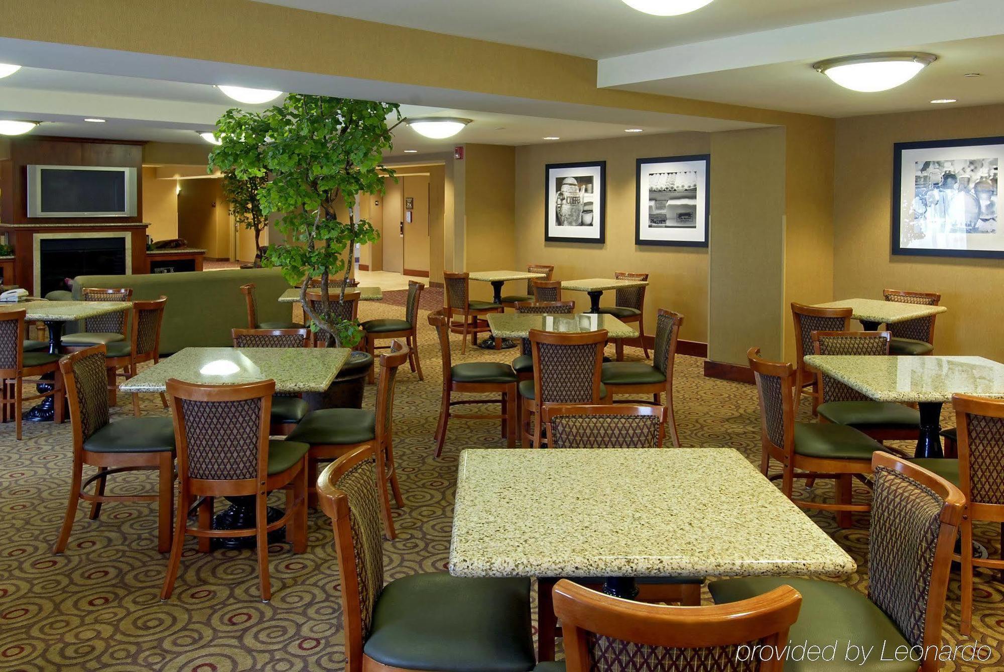 Hampton Inn Dubuque Exteriör bild